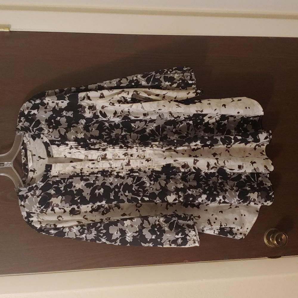 LizClaiborne New York -Tunic blouse 2X.  Black and white floral print